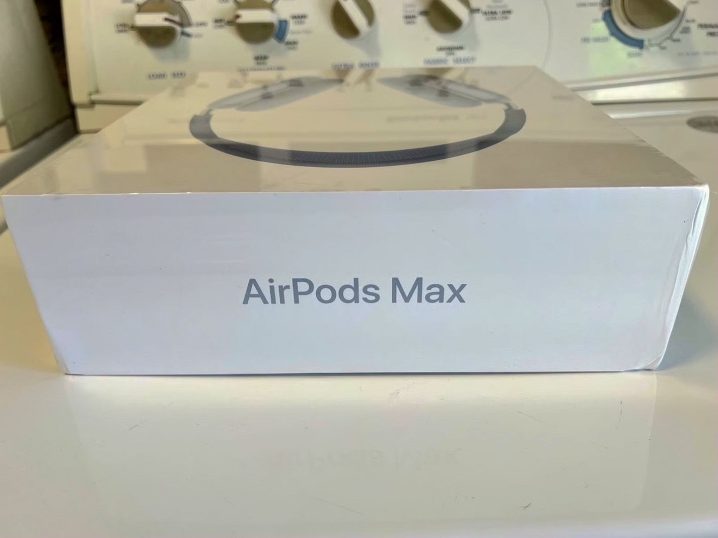 Apple AirPods Max 2O72 Unlocked - Used image 3