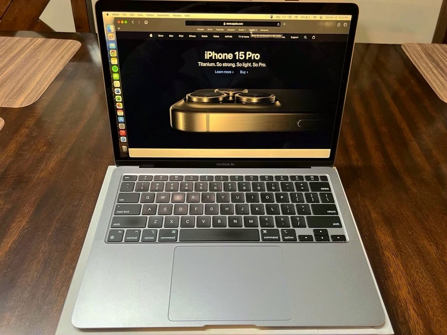 Apple MacBook Air M1 256GB Unlocked - Used